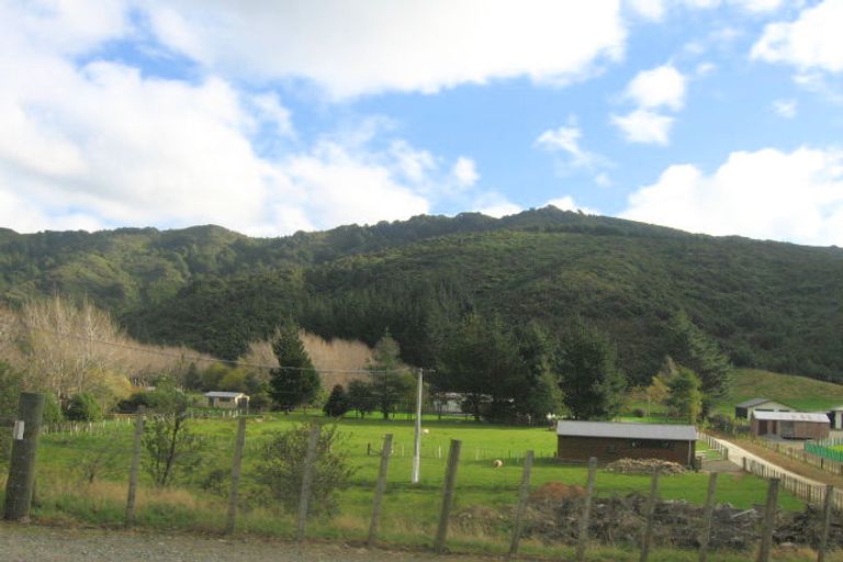 Photo of property in 393 Moores Valley Road, Wainuiomata, 5373