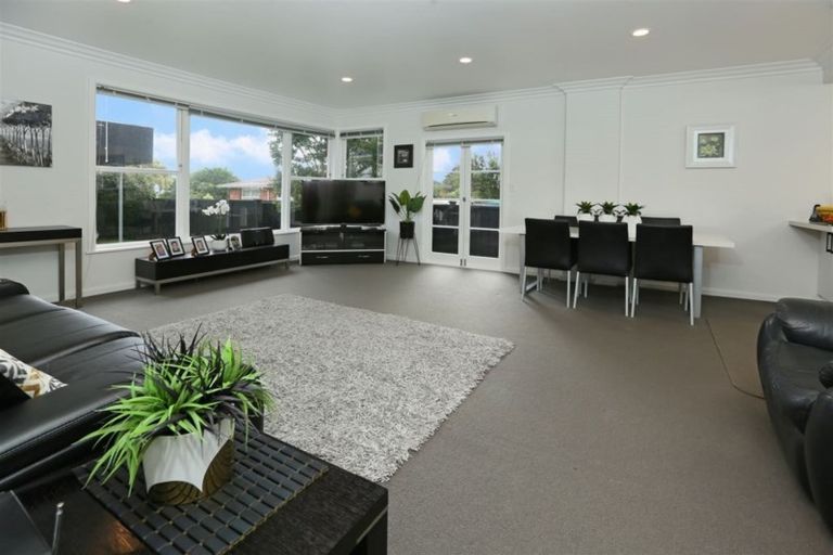 Photo of property in 27 Norcross Avenue, Henderson, Auckland, 0612