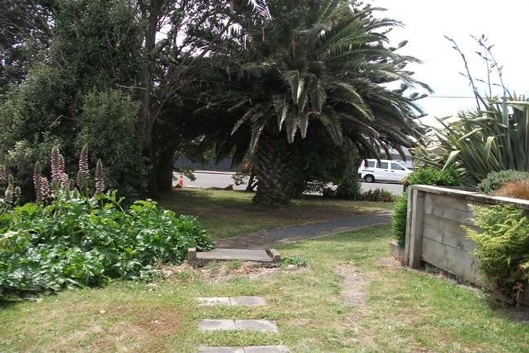 Photo of property in 6 Croft Grove, Moera, Lower Hutt, 5010