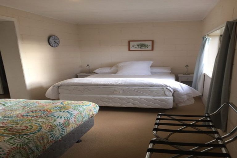 Photo of property in 5 Naera Place, Kawaha Point, Rotorua, 3010