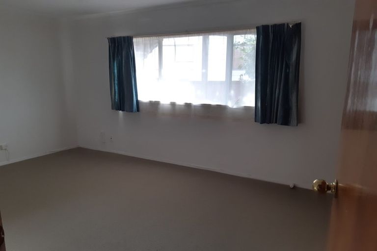 Photo of property in 11 Kingussie Place, Highland Park, Auckland, 2010