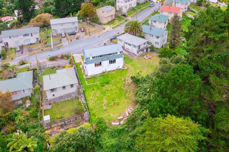 Photo of property in 76-78 Sievers Grove, Cannons Creek, Porirua, 5024