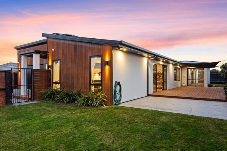 Photo of property in 28 Wakeman Way, Kaiapoi, 7630