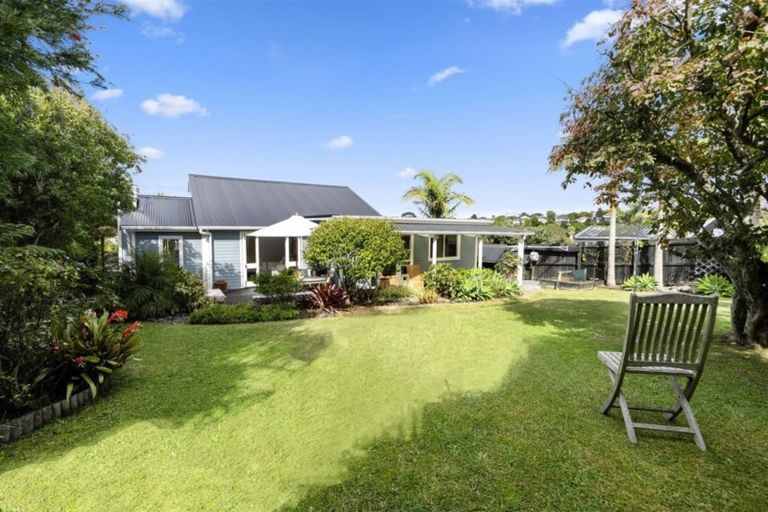 Photo of property in 1/27 Kiteroa Terrace, Rothesay Bay, Auckland, 0630