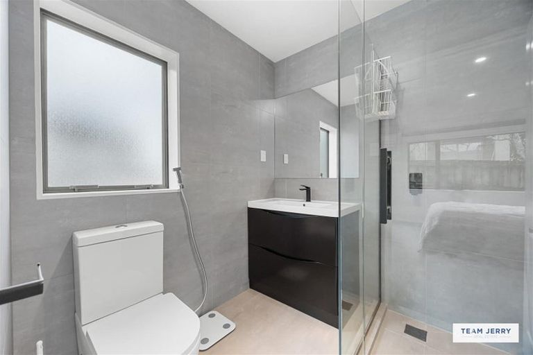 Photo of property in 28 Fairchild Avenue, Goodwood Heights, Auckland, 2105