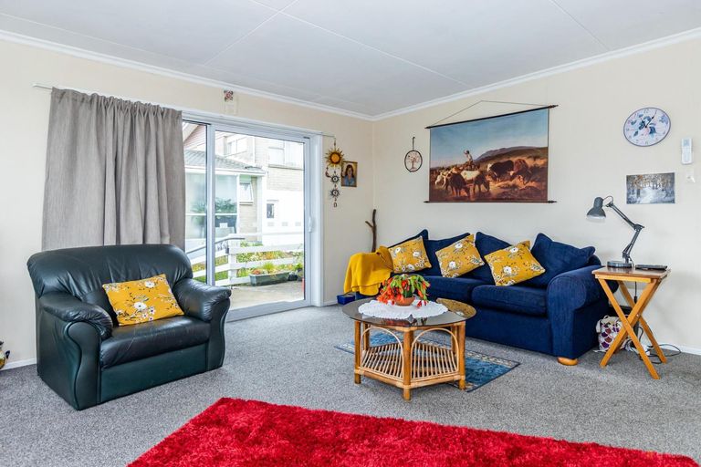 Photo of property in 5-5a Rugby Street, Waimate, 7924