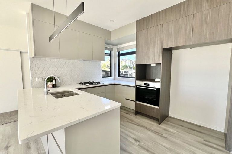 Photo of property in 13e Matterhorn Crescent, Northpark, Auckland, 2013