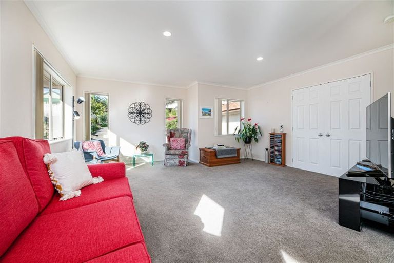 Photo of property in 47 Hewlett Road, Massey, Auckland, 0614