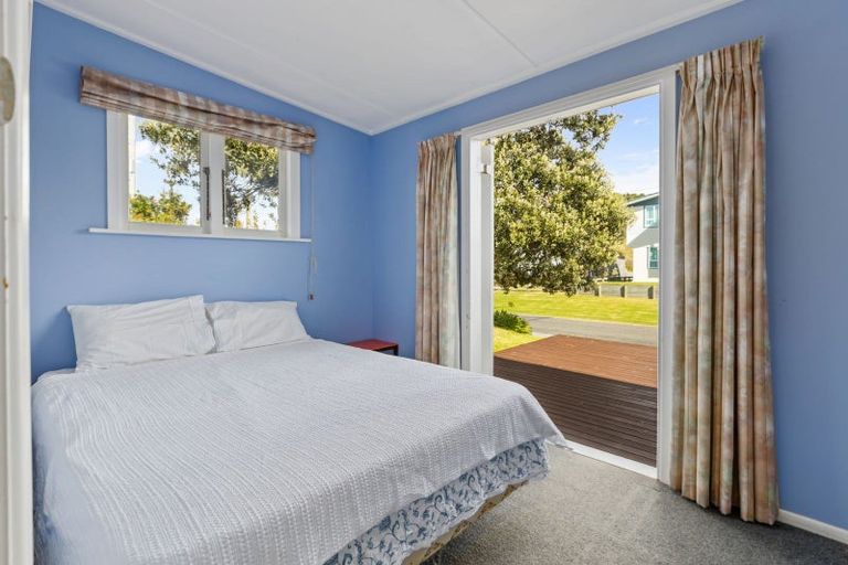 Photo of property in 47 Pinedale Crescent, Riversdale Beach, Masterton, 5872