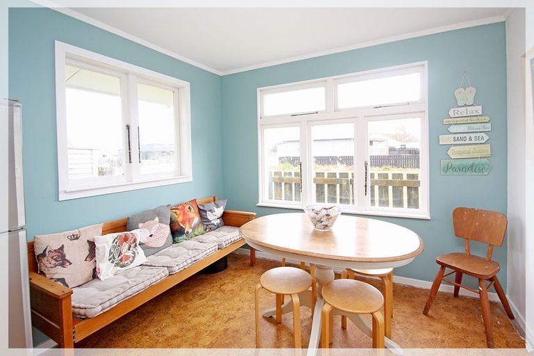 Photo of property in 19 Linklater Avenue, Foxton Beach, Foxton, 4815