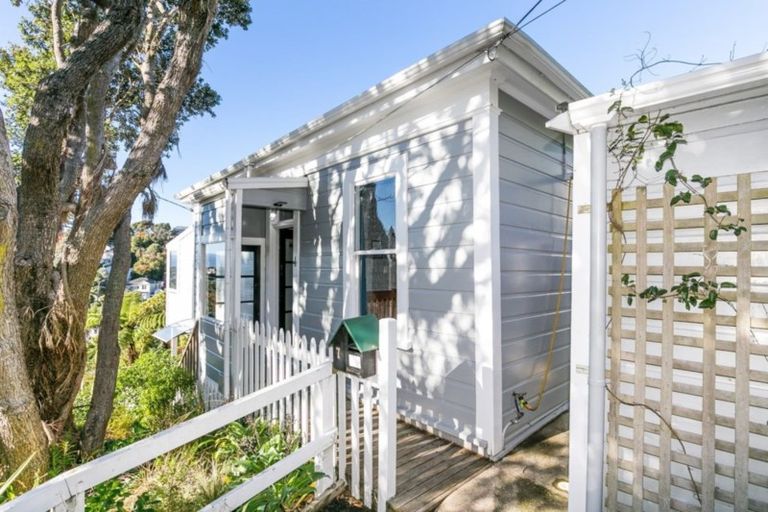 Photo of property in 7 Northland Road, Northland, Wellington, 6012