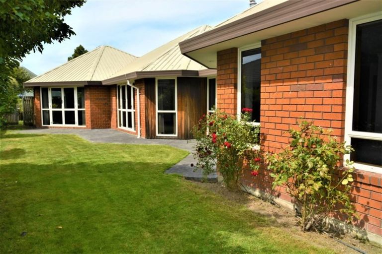 Photo of property in 18 Berkshire Drive, Avonhead, Christchurch, 8042