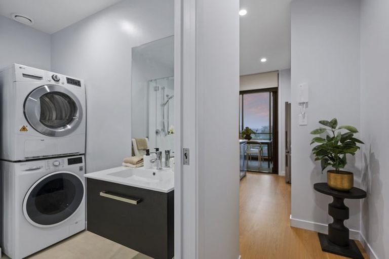 Photo of property in Frank Sargeson Apts, 401/74 Anzac Street, Takapuna, Auckland, 0622