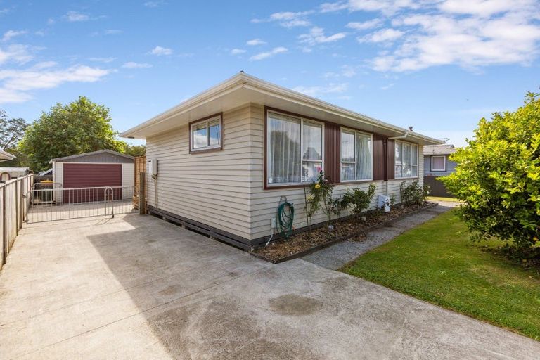 Photo of property in 6 Kauri Street, Merrilands, New Plymouth, 4312
