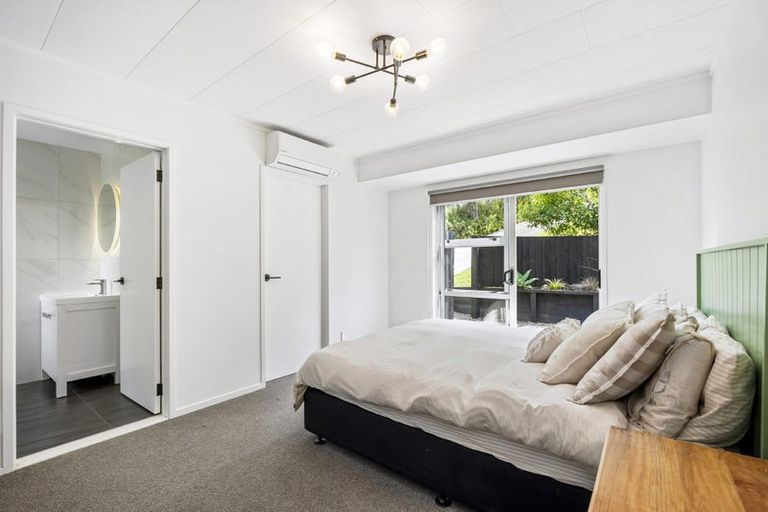 Photo of property in 2/31 Tui Glen Road, Birkenhead, Auckland, 0626