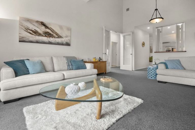 Photo of property in 10/8 Tobago Place, Sunnynook, Auckland, 0620