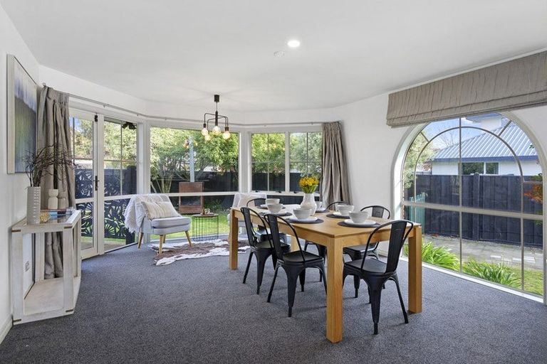 Photo of property in 22 Millcroft Place, Parklands, Christchurch, 8083