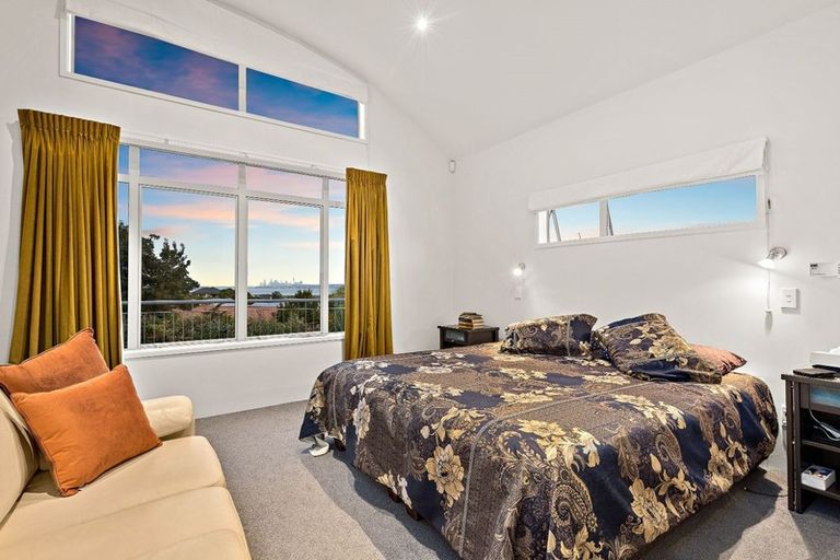 Photo of property in 8 Graceview Way, West Harbour, Auckland, 0618