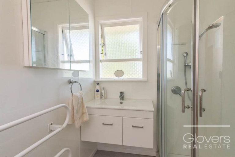 Photo of property in 7 Cajero Place, Green Bay, Auckland, 0604