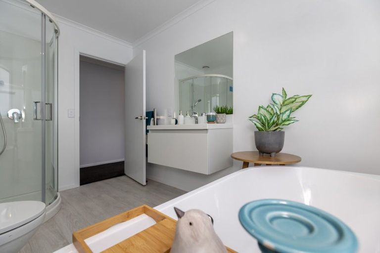 Photo of property in 26 Koru Loop, Paraparaumu, 5032