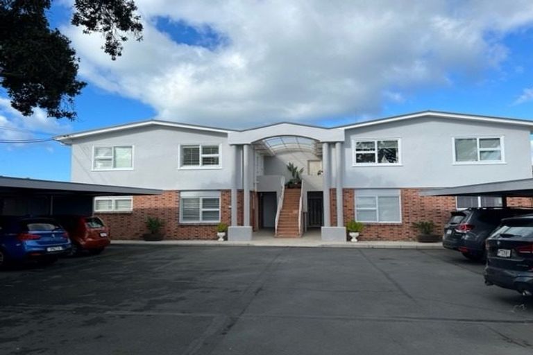 Photo of property in 1/241 Hurstmere Road, Takapuna, Auckland, 0622