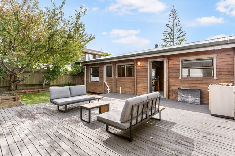 Photo of property in 9 Rewa Street, New Lynn, Auckland, 0600