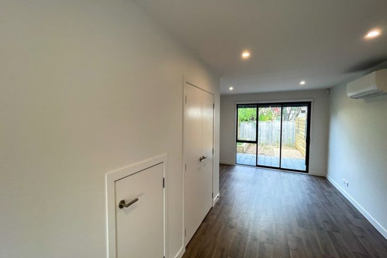 Photo of property in 4 Whanui Place, Mangere Bridge, Auckland, 2022