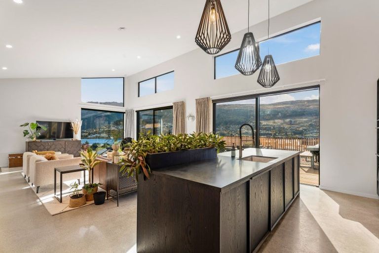 Photo of property in 11 Red Deer Rise, Kelvin Heights, Queenstown, 9300