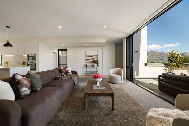 Photo of property in 14 Vancouver Drive, Queenstown, 9300