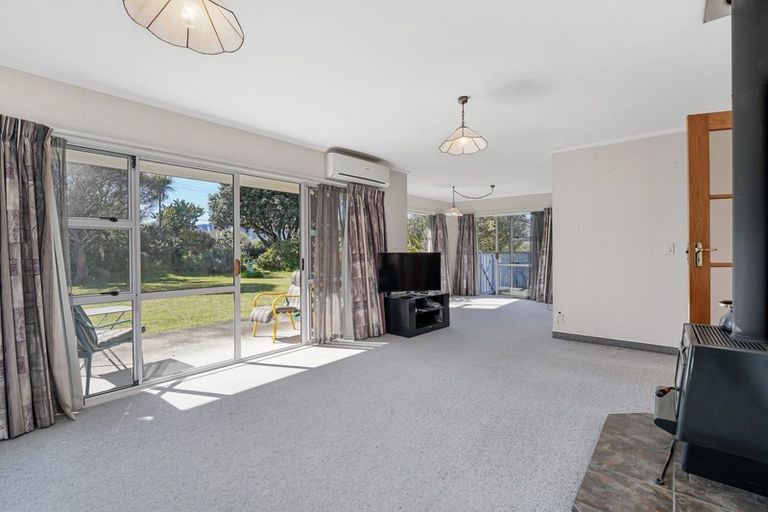 Photo of property in 40 Rauparaha Street, Waikanae Beach, Waikanae, 5036