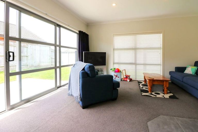 Photo of property in 1 Medallion Court, Kelvin Grove, Palmerston North, 4414