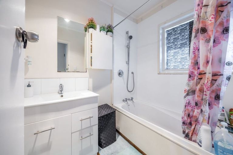 Photo of property in 28 Landscape Road, Papatoetoe, Auckland, 2025