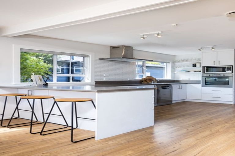 Photo of property in 43 Essex Street, Vogeltown, New Plymouth, 4310