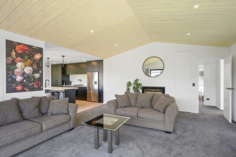 Photo of property in 23 Kingfisher Crescent, Albert Town, Wanaka, 9305