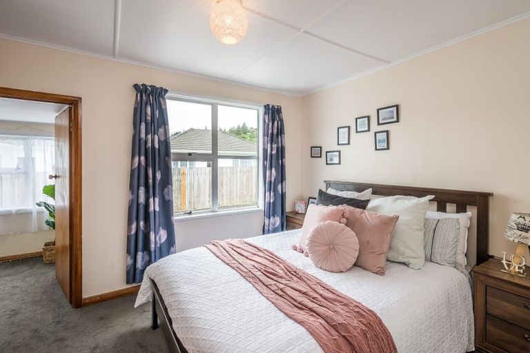 Photo of property in 2/147 Stokes Valley, Stokes Valley, Lower Hutt, 5019