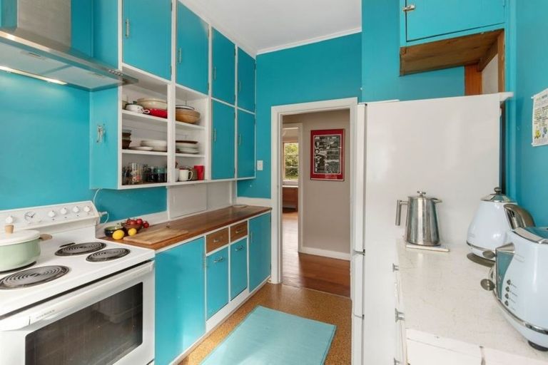 Photo of property in 25 Pirie Crescent, Moera, Lower Hutt, 5010