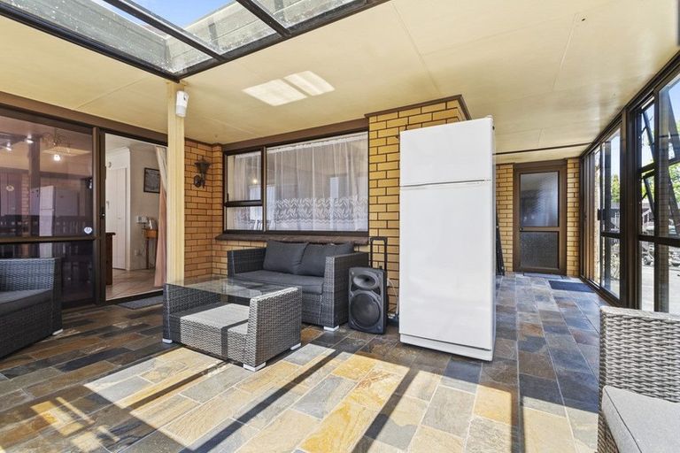 Photo of property in 2/19 South Street, Papakura, 2110