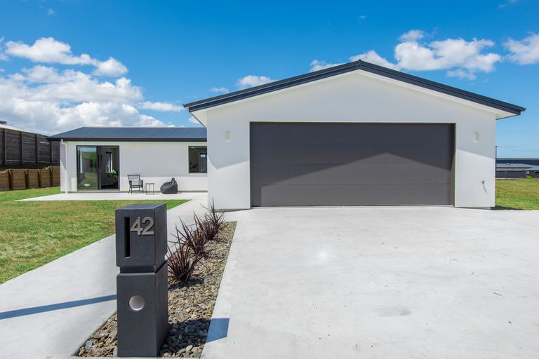 Photo of property in 42 Mcneil Street, Balclutha, 9230