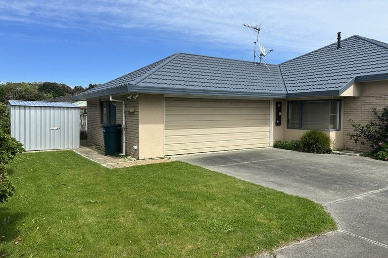 Photo of property in 39 Guildford Drive, Paraparaumu, 5032