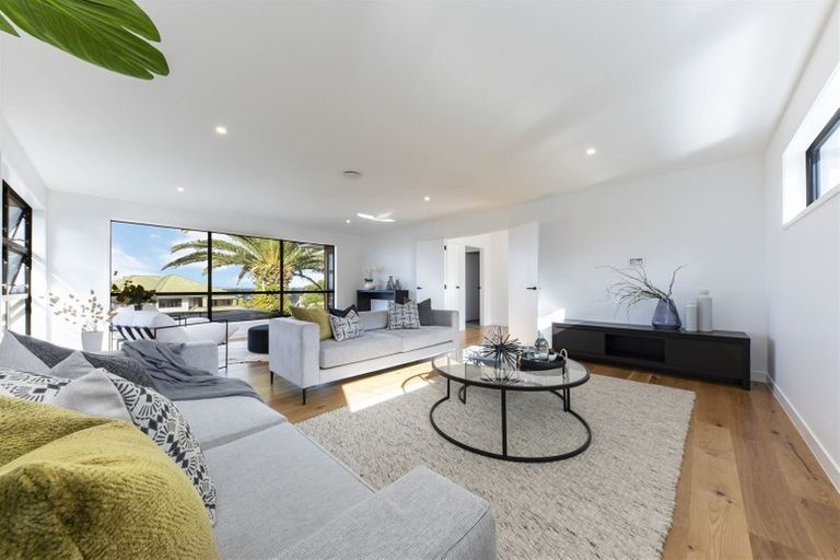Photo of property in 142 West Harbour Drive, West Harbour, Auckland, 0618