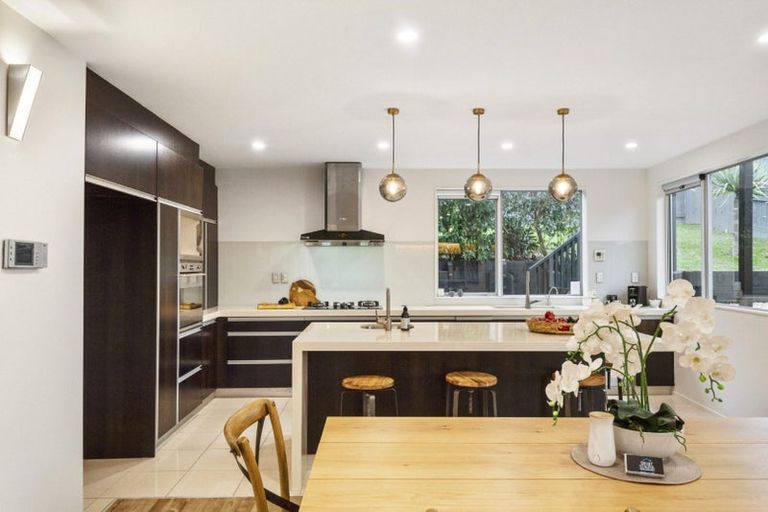 Photo of property in 14 Ilam Lane, Fairview Heights, Auckland, 0632