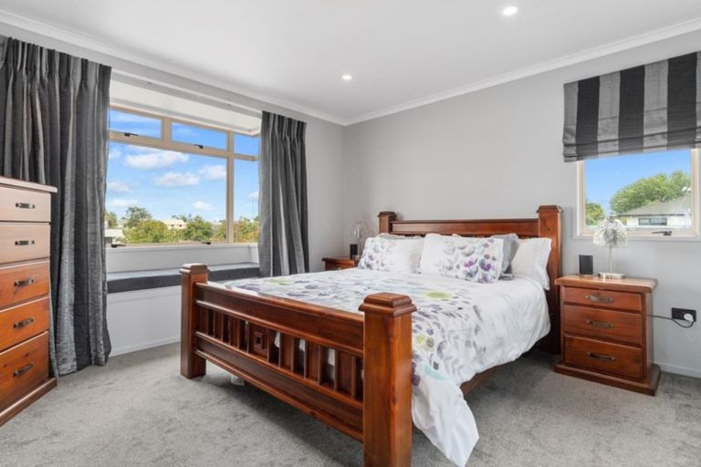 Photo of property in 2 Fernwater Place, Flagstaff, Hamilton, 3210