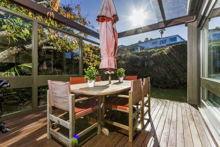 Photo of property in 47 Sylvan Park Avenue, Milford, Auckland, 0620