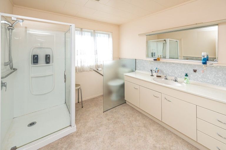 Photo of property in 14 Hood Street, Castlecliff, Whanganui, 4501