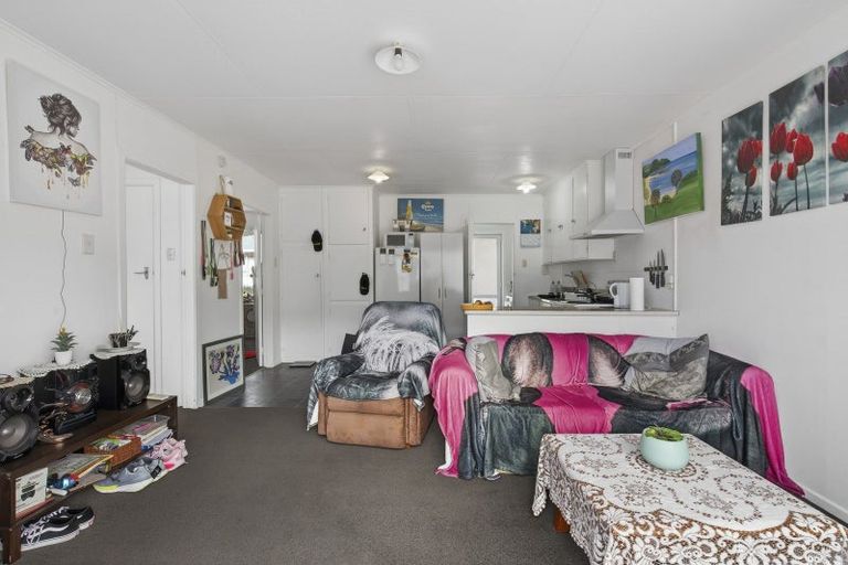 Photo of property in 8 Simons Street, Moturoa, New Plymouth, 4310
