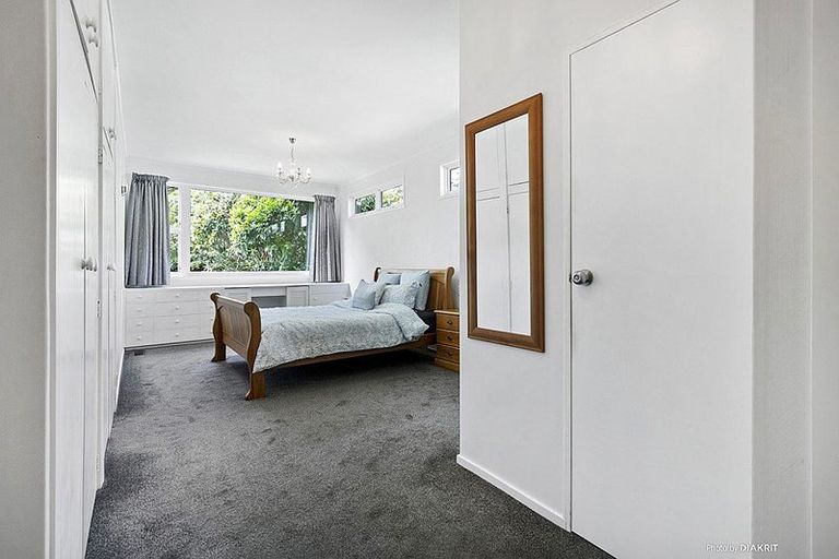 Photo of property in 9 Newcombe Crescent, Karori, Wellington, 6012