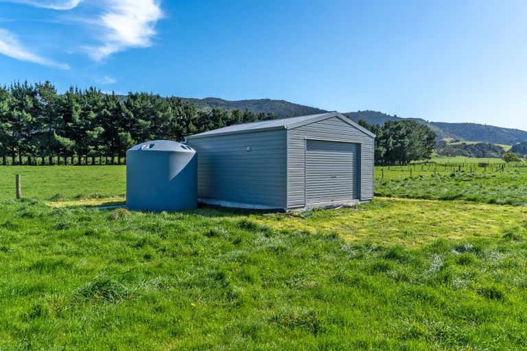 Photo of property in 360 Western Lake Road, Western Lake, Featherston, 5773