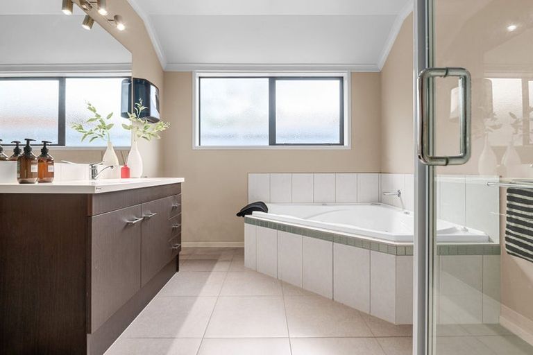 Photo of property in 1 Holly Place, Rototuna North, Hamilton, 3210