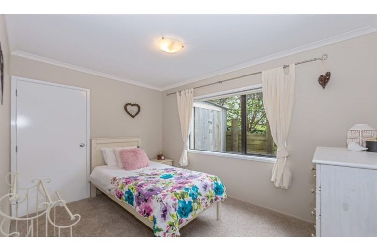 Photo of property in 9 Kingtide Place, Red Beach, 0932