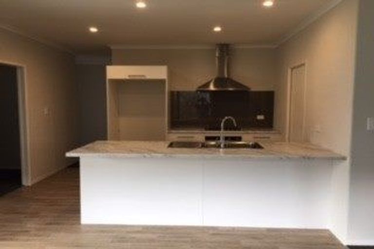 Photo of property in 17 Regis Park Drive, Pukekohe, 2120